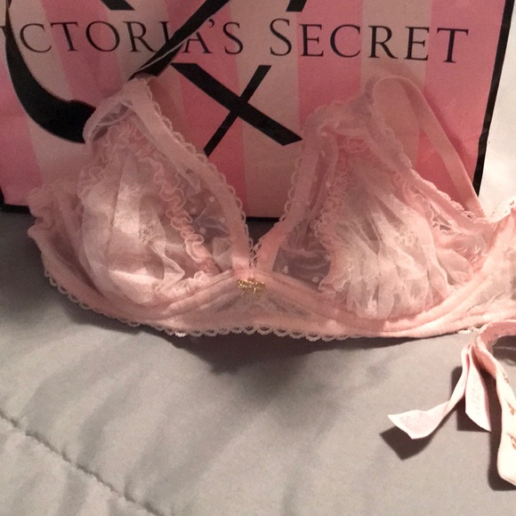 Victoria's Secret Other - Victoria Secret bra, unlined plunge -36B